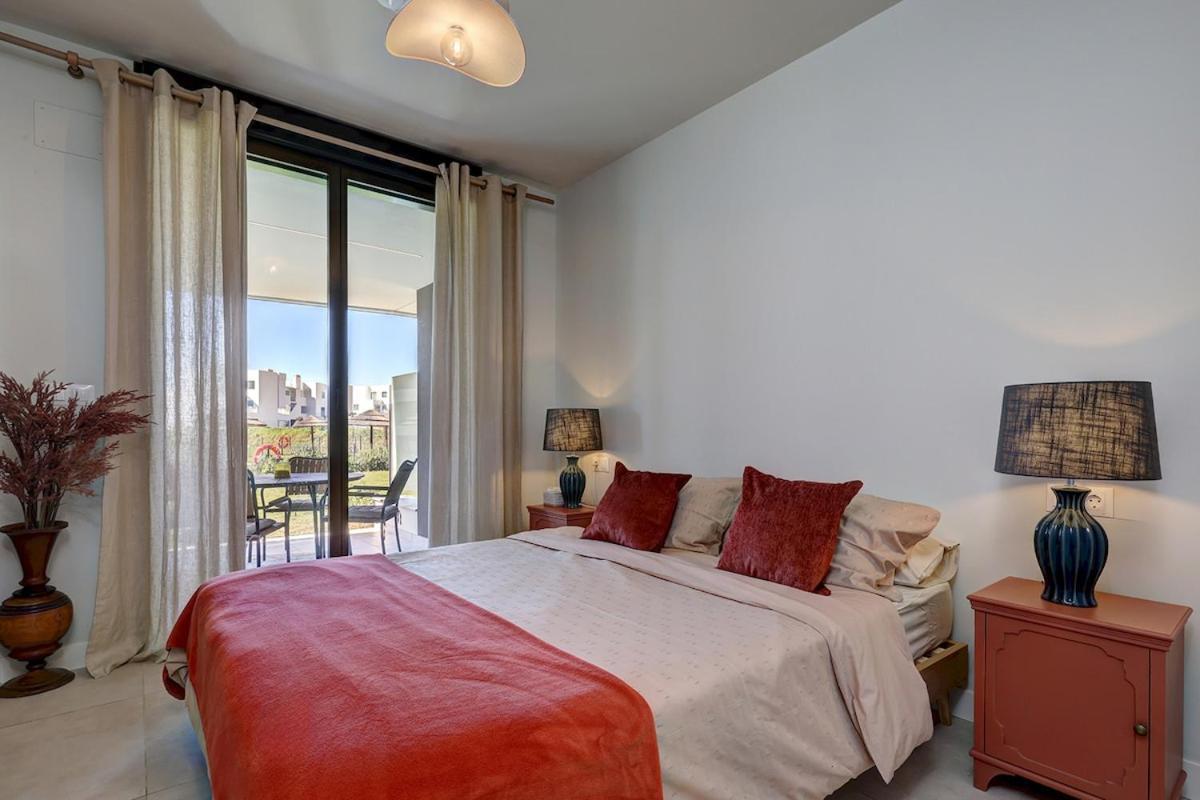 Peaceful With Views And Garden Apartment